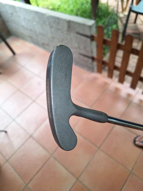 GOLF CLUB SET - Please see pictures for full description and condition