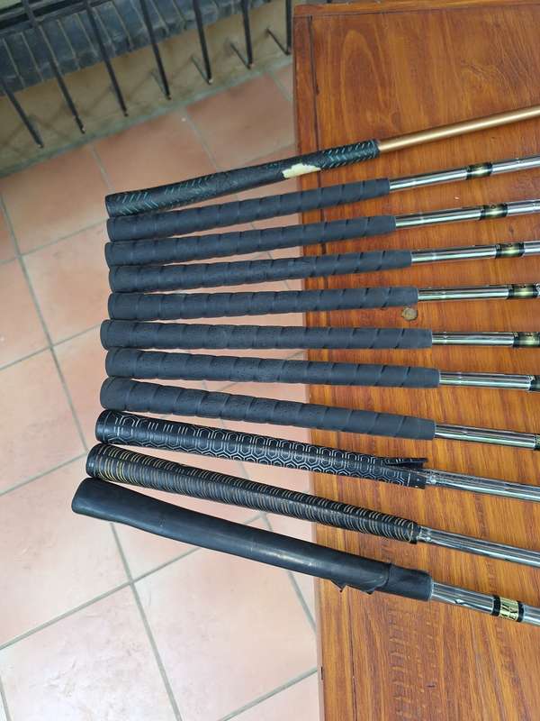 GOLF CLUB SET - Please see pictures for full description and condition