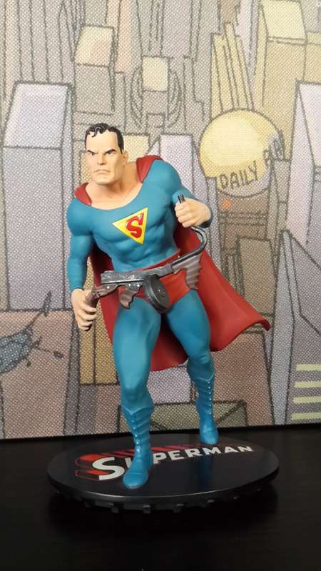 DC Chronicles Superman Statue