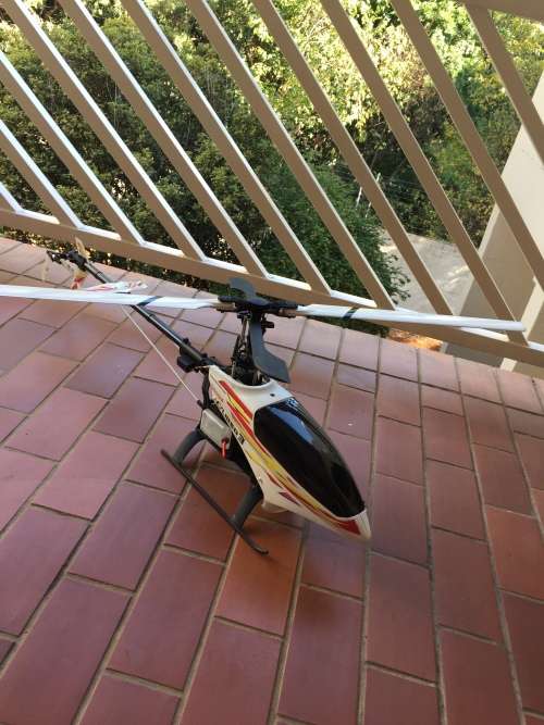 Super large kyosho Caliber 3 Rc petrol helicopter no remote and not tested over a meter long!!!!!!!!