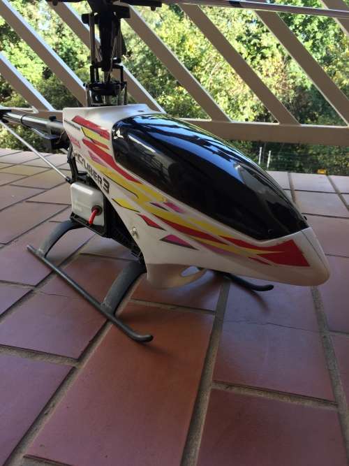 Super large kyosho Caliber 3 Rc petrol helicopter no remote and not tested over a meter long!!!!!!!!