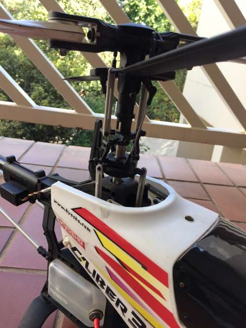 Super large kyosho Caliber 3 Rc petrol helicopter no remote and not tested over a meter long!!!!!!!!