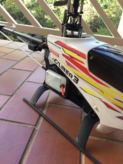 Super large kyosho Caliber 3 Rc petrol helicopter no remote and not tested over a meter long!!!!!!!!