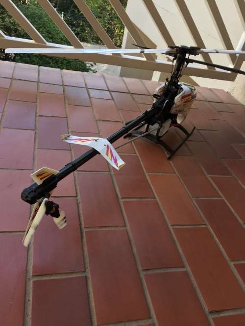 Super large kyosho Caliber 3 Rc petrol helicopter no remote and not tested over a meter long!!!!!!!!