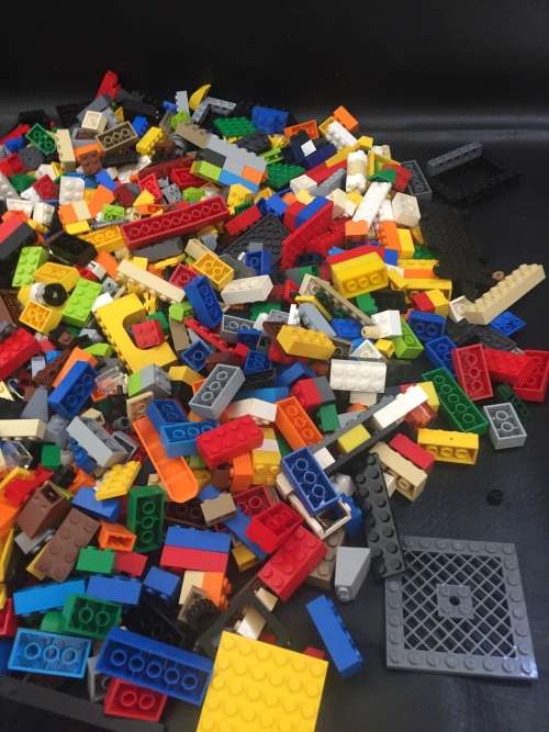 LARGE collection of Legos over 1000 pieces bid for all!!!!!!!