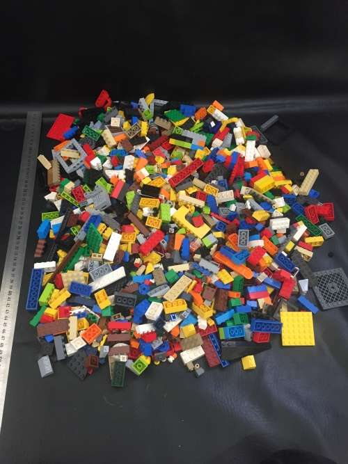 LARGE collection of Legos over 1000 pieces bid for all!!!!!!!