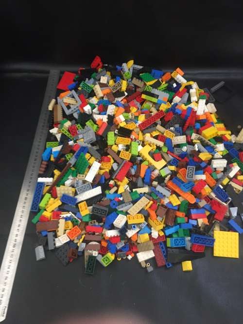 LARGE collection of Legos over 1000 pieces bid for all!!!!!!!