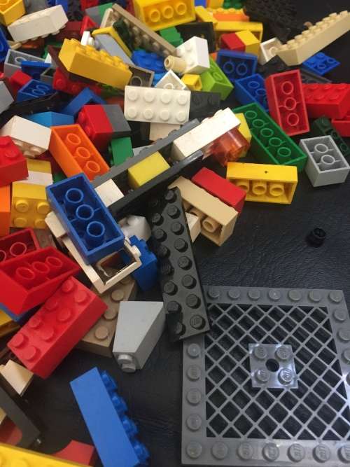 LARGE collection of Legos over 1000 pieces bid for all!!!!!!!