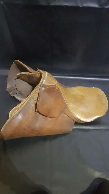 Genuin leather hourse saddle and horse related stuff bid for all!!!!!!