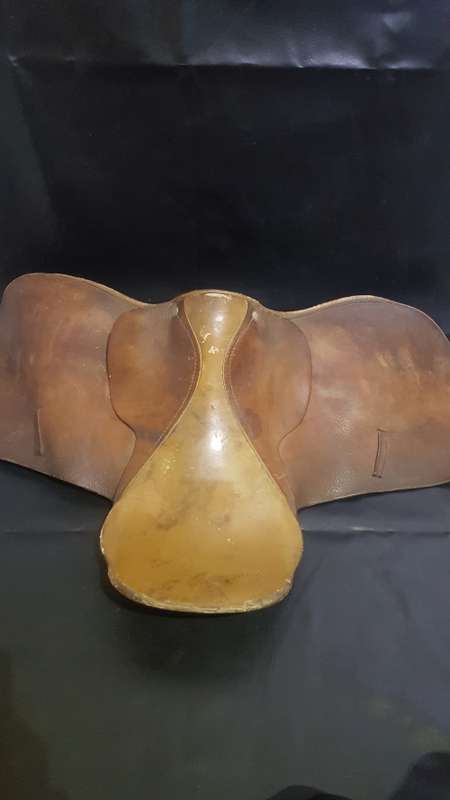 Genuin leather hourse saddle and horse related stuff bid for all!!!!!!