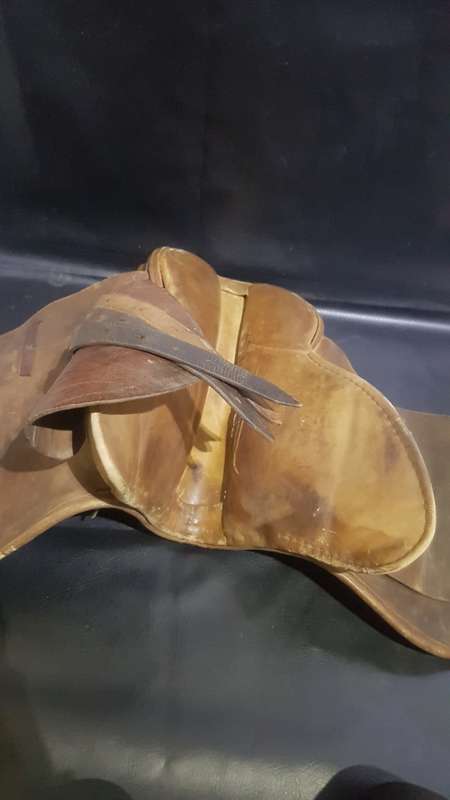 Genuin leather hourse saddle and horse related stuff bid for all!!!!!!