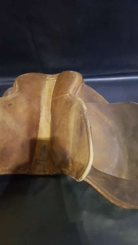 Genuin leather hourse saddle and horse related stuff bid for all!!!!!!