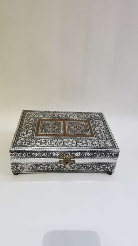 BEAUTIFUL  highly detailed jewelry box!!!!!!