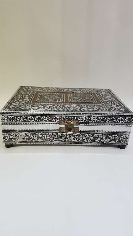 BEAUTIFUL  highly detailed jewelry box!!!!!!