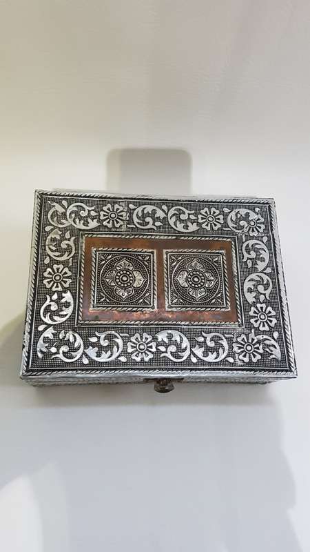 BEAUTIFUL  highly detailed jewelry box!!!!!!