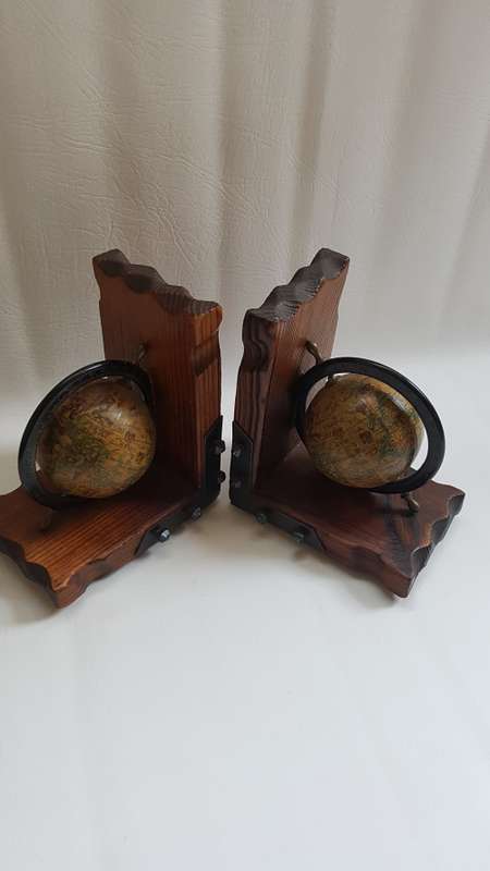 Beatifull  globe bookends bid for both!!!!!