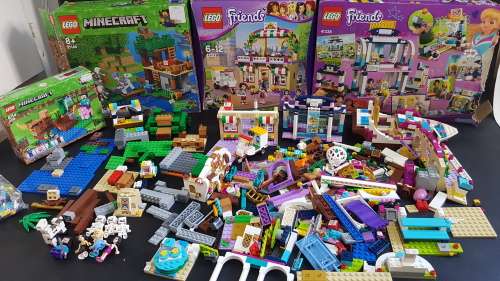 Large collection of mixed LEGOS bid for all!!!!!