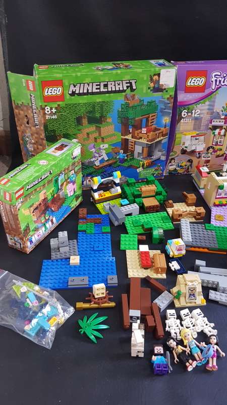 Large collection of mixed LEGOS bid for all!!!!!