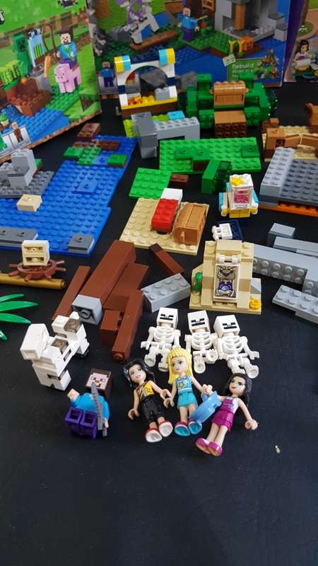 Large collection of mixed LEGOS bid for all!!!!!