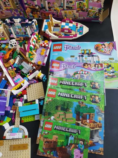 Large collection of mixed LEGOS bid for all!!!!!