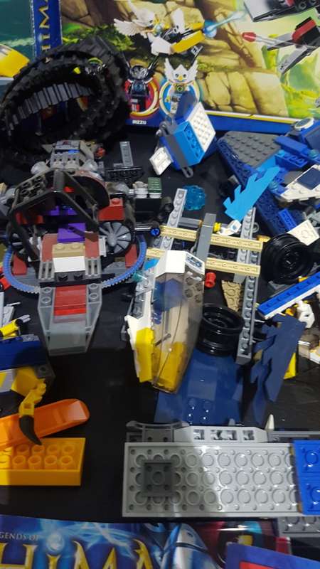 Large collection of Lego Chima please note that they are mixed and I'm note sure if they complete!!!