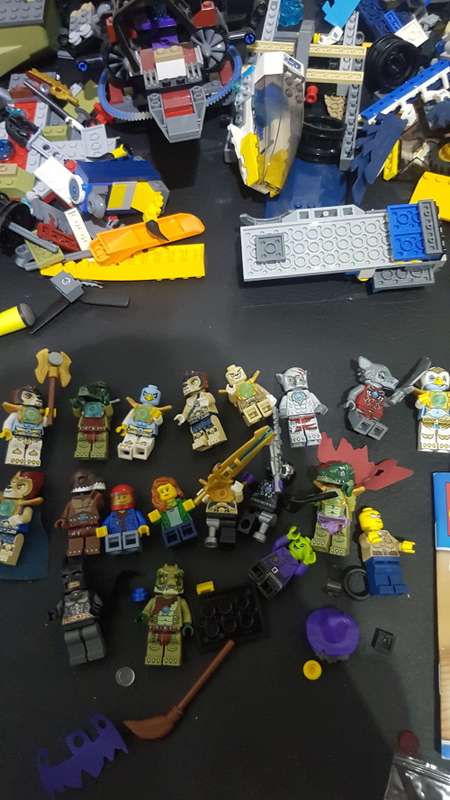 Large collection of Lego Chima please note that they are mixed and I'm note sure if they complete!!!