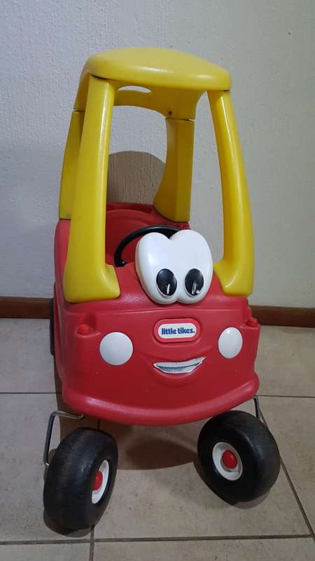 Large Kidies Little Tikes car !!!!