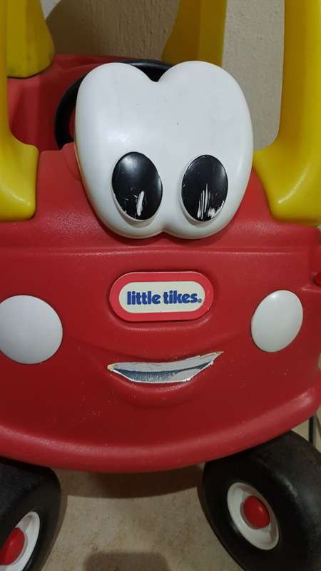 Large Kidies Little Tikes car !!!!