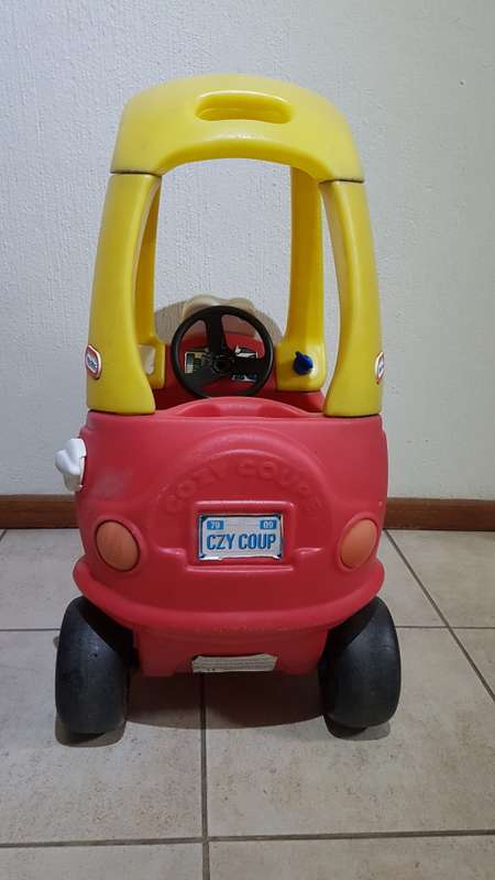 Large Kidies Little Tikes car !!!!