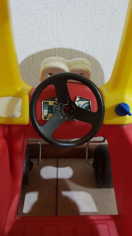 Large Kidies Little Tikes car !!!!