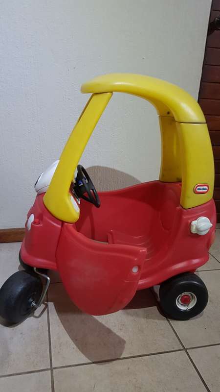 Large Kidies Little Tikes car !!!!