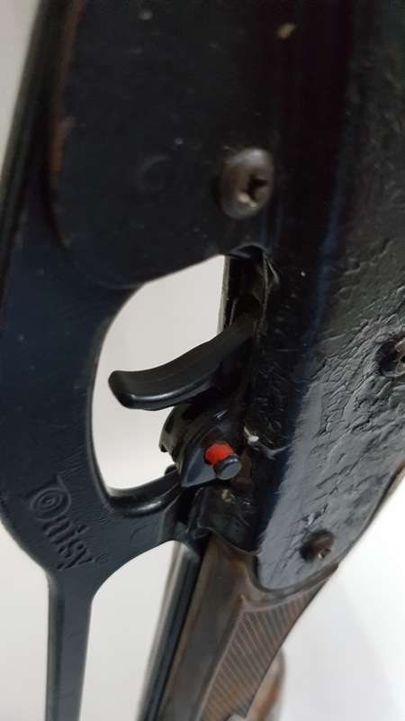 Daisey gun  works sometimes but problem with loading perfect  for display!!!!!