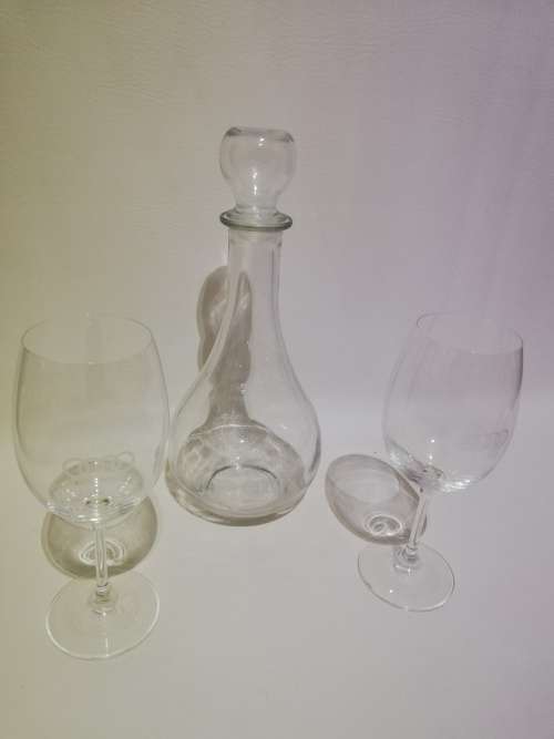 Beautiful large Audi glass set boxed!!!!!!