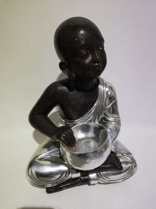 Large Stunning 33cm tall buddha figure!!!!!