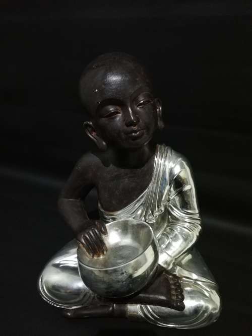Large Stunning 33cm tall buddha figure!!!!!