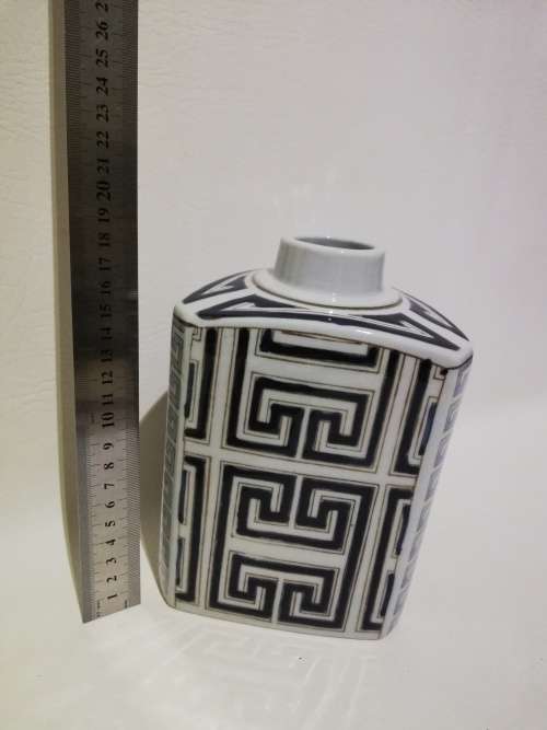 Beautiful ceramic vase 20 cm tall!!!!!