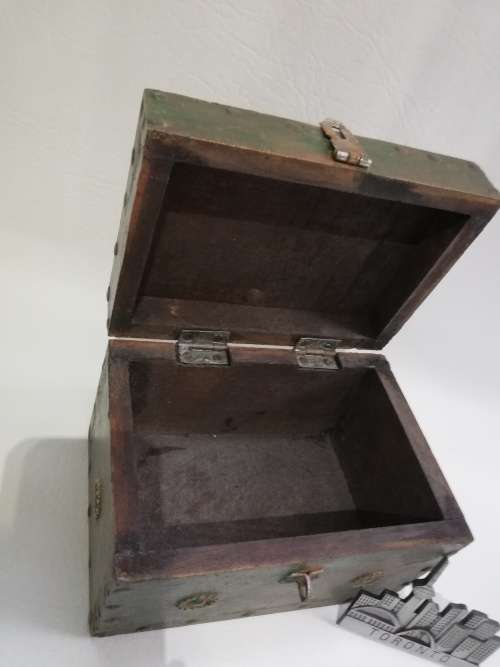 Beautiful wooden box with small bid for all!!!