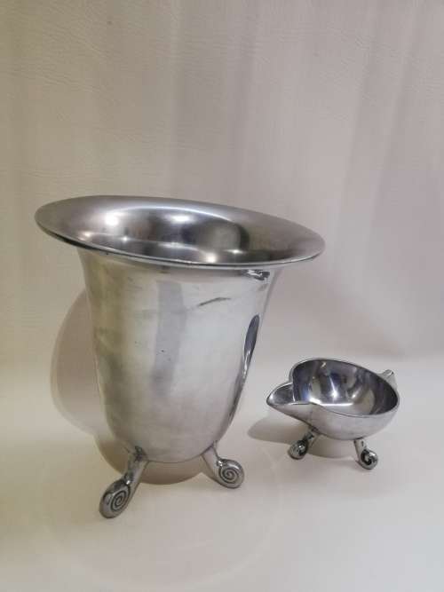 Beautiful large Carrol Boyes styled prieces bid for both vase is  25cm tall!!!!!