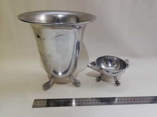 Beautiful large Carrol Boyes styled prieces bid for both vase is  25cm tall!!!!!