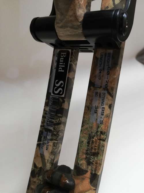 HOYT USA ZR200 COMPOND BOW with bag and a collection of arrows bid for all bow in good condition!!!!