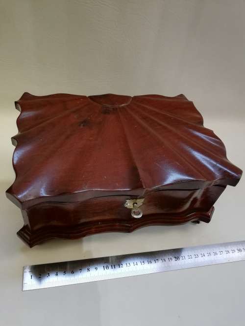 Vintage Solid large Beatifull wooden case with glass and key!!!!!