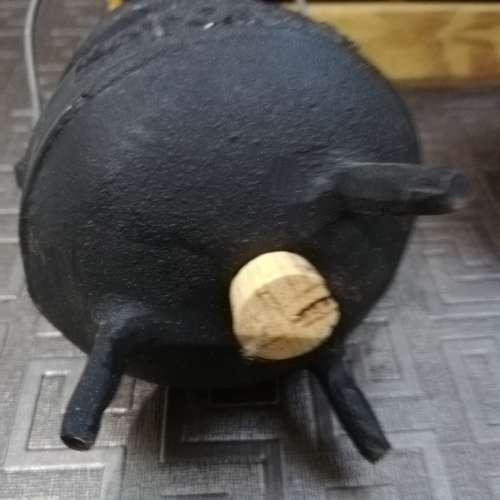 Solid Salt and pepper cast iron holders!!!