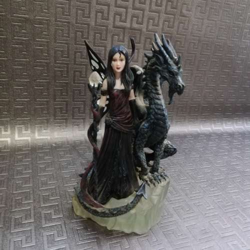 Highly detailed figure with dragon!!!!