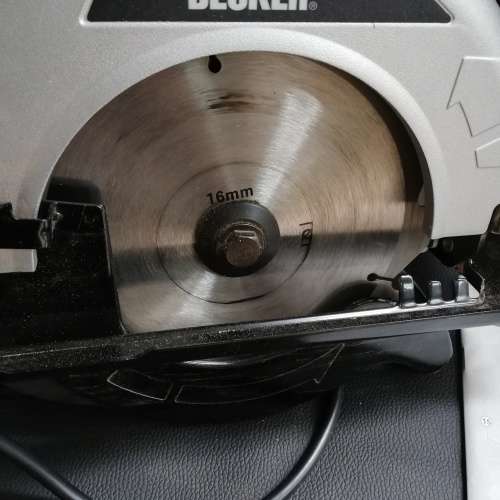 Barely used Black and Decker circular saw 100% working condition!!!!