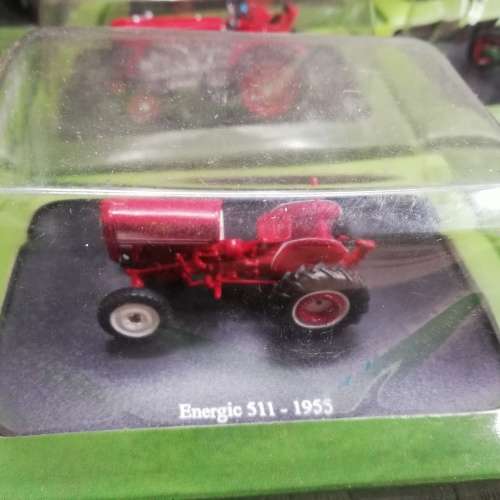 Collection of 13 sun damaged tractors bod for all!!!!