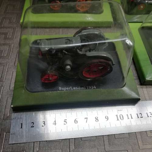Collection of 13 sun damaged tractors bod for all!!!!