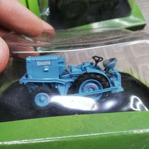 Collection of 13 sun damaged tractors bod for all!!!!