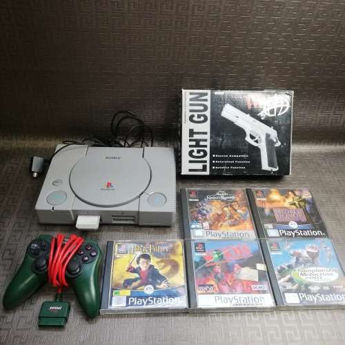 Vintage ps1 complete working with 5 games and light gun!!!!!