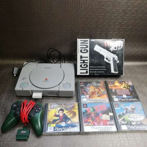 Vintage ps1 complete working with 5 games and light gun!!!!!