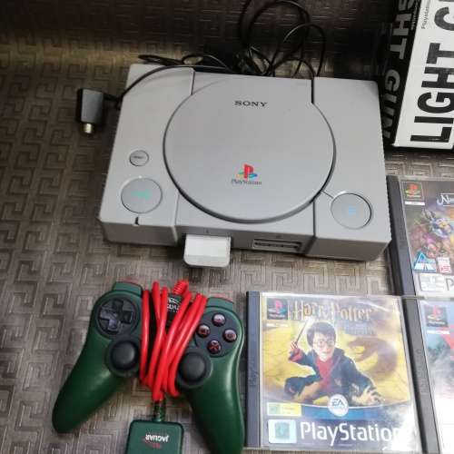 Vintage ps1 complete working with 5 games and light gun!!!!!